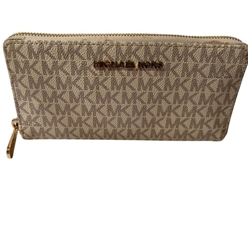 Michael Kors Jet Set Vanilla Three quarter Zippered Wallet NWT
